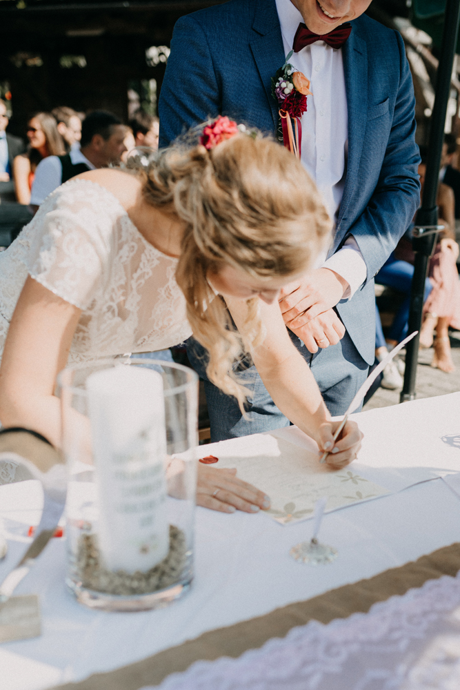 signing marriage contract